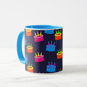 Taza Feliz cumpleaños, pastel con velas,
