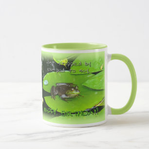 Taza Feliz cumpleaños, saludo - Rana toro en Lily Pad