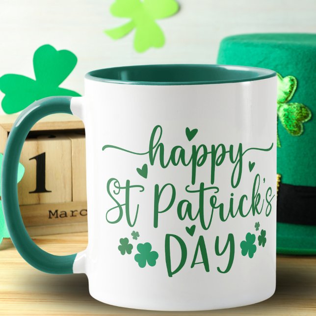 Taza Feliz Día de San Patricio Green Shamrock and Heart (Happy St Patrick's Day Green Shamrocks and Hearts Mug)