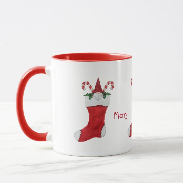 Taza Feliz Gnome de Navidad en el Holly Verde en reposo (Izquierda)