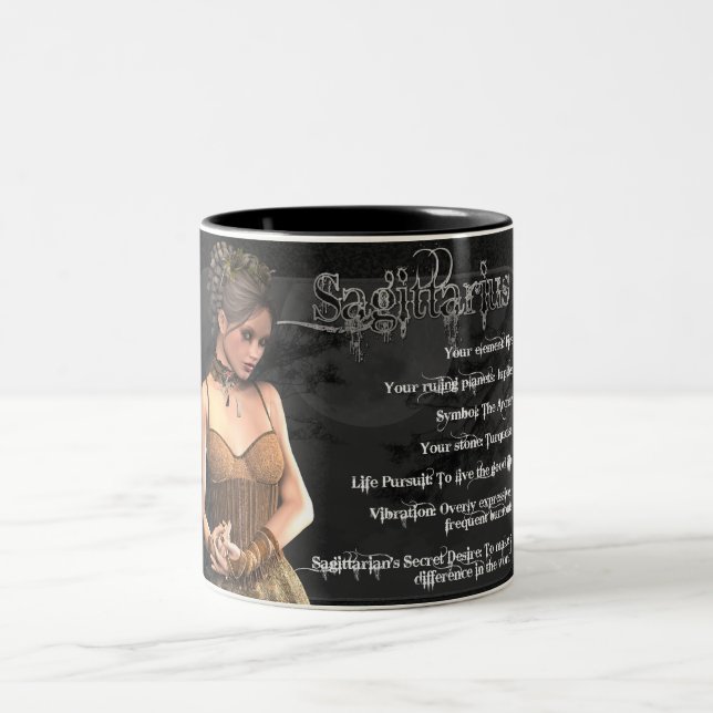 Taza femenina gótica del zodiaco del sagitario (Centro)