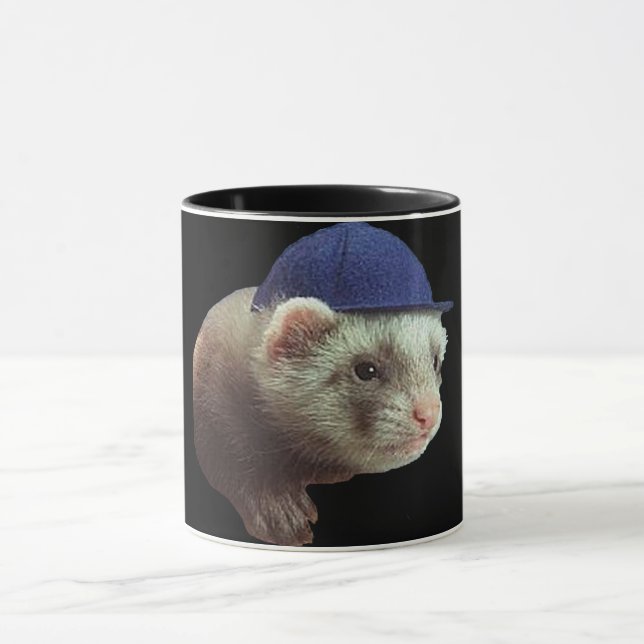 Taza Ferret Wearing Gorra Mug (Centro)