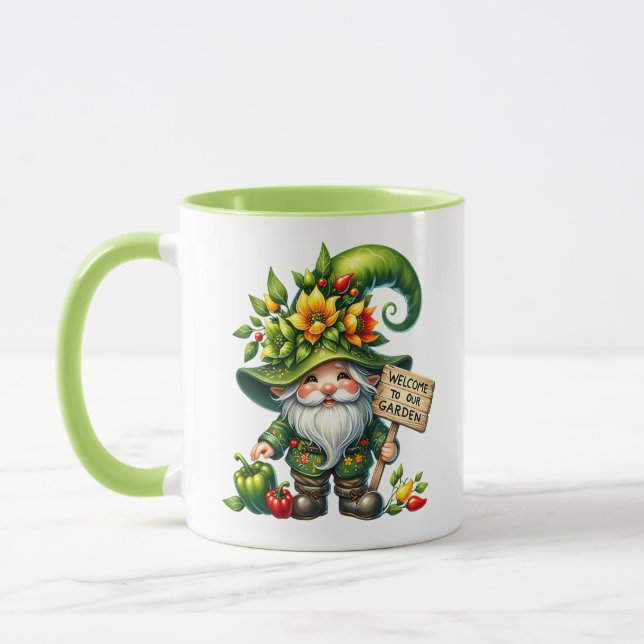 Taza Fiesta de bienvenida de gnome lindo añada nombre (Izquierda)
