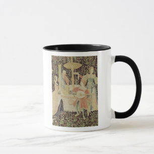 Taza Figuras alrededor de una fuente