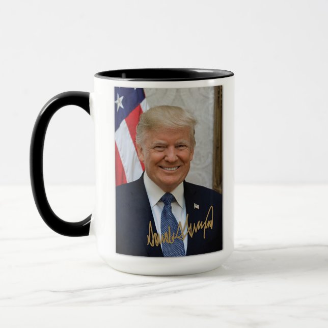TAZA FIRMADO POR EL PRESIDENTE TRUMP (Izquierda)
