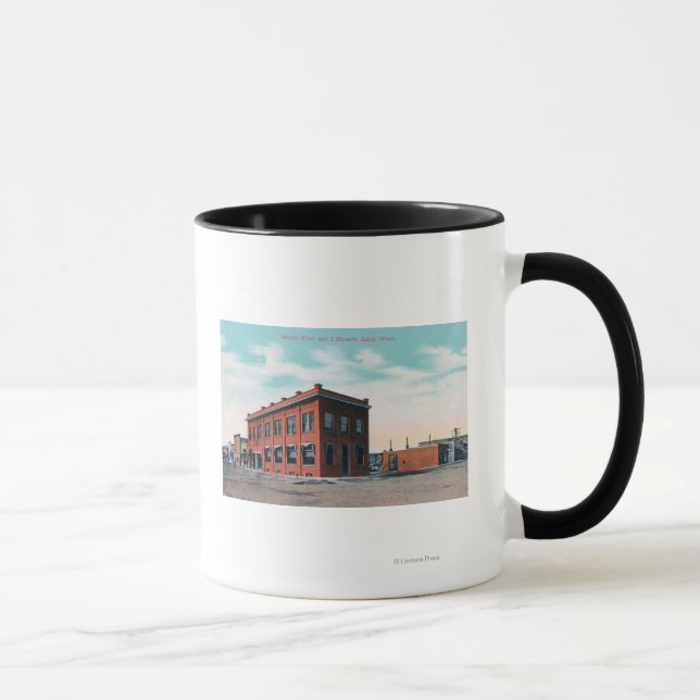 Taza First y I Street CornerLind, WA (Derecha)