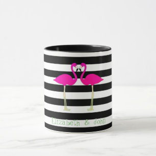 Taza Flamencos rosados, rayas blancas y negras, persona