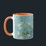 Taza Flor de almendra por Vincent Van Gogh<br><div class="desc">Grandes ramas de flores como esta contra un cielo azul fueron uno de los temas favoritos de Van Gogh. Los almendros florecen a principios de primavera, convirtiéndolos en un símbolo de nueva vida. Van Gogh tomó prestado el tema, los contornos en negrita y el posicionamiento del árbol en el plano...</div>
