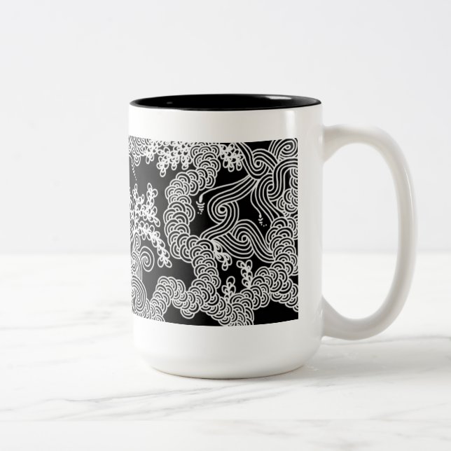 Taza floral abstracta en blanco y negro (Derecha)