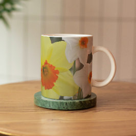 Taza Floral de Daffodils amarillos y blancos