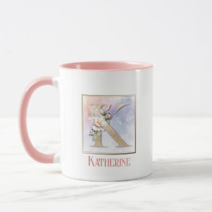 Taza floral de rosa con monograma K