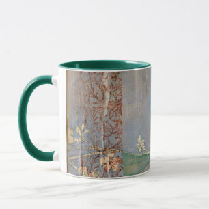 Taza Flores blancas en el fondo de la prensa