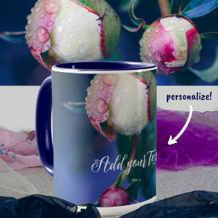 Taza Flores de peonía después de la lluvia