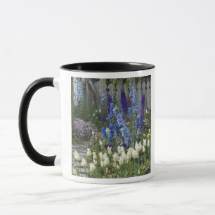 Taza Flores de primavera a lo largo de un camino de jar