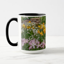 Taza Flores de primavera coloridas en plena floración