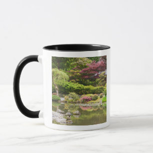 Taza Flores en flor en el Jardín Japonés,