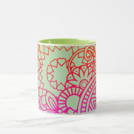 Taza Flores naranjas púrpuras y fondo suave de salvia