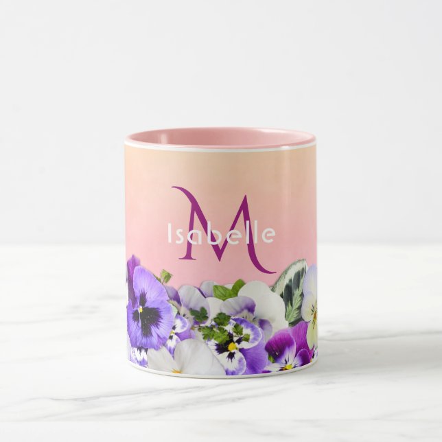 Taza Flores violetas en melocotón con nombre de monogra (Centro)