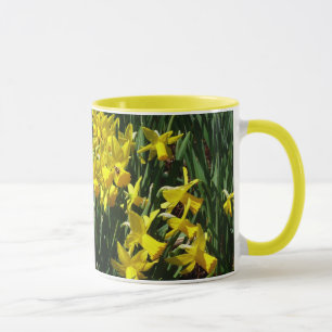 Taza Focos amarillos y flores de primavera alegres