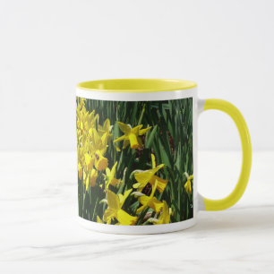 Taza Focos amarillos y flores de primavera alegres