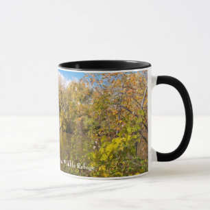 Taza Foliage otoñal a lo largo del río Minnesota