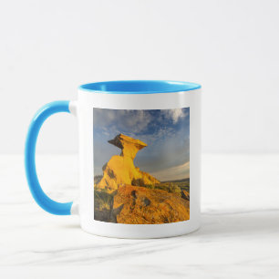 Taza Formación de Badlands esculpidos en pastizales cor