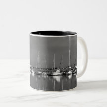 taza fota blanco y negro, barcos