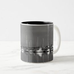 taza fota blanco y negro, barcos