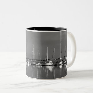 taza fota blanco y negro, barcos
