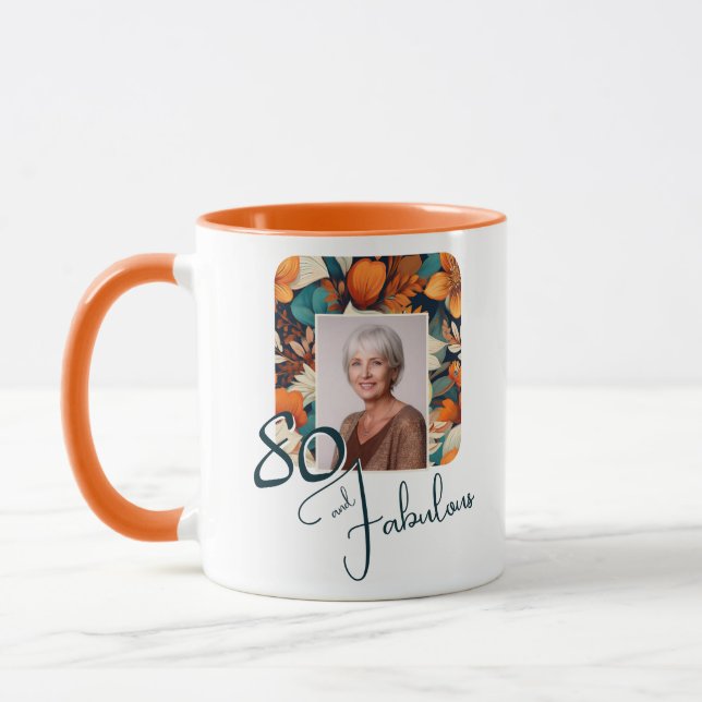 Taza Foto de cumpleaños con patrón de flores y 80 y fab (Izquierda)