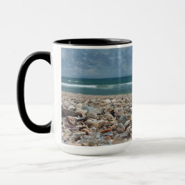Taza Foto de playa del Océano Atlántico con conchas mar