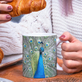 Taza Foto del plumaje de plumas de pavo real azul