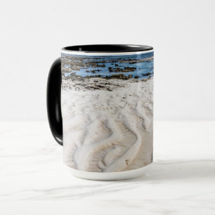 Taza Foto panorámica de Serene Coastal de baja marea