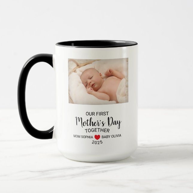 Taza Foto personalizada del primer día de nuestra madre (Izquierda)