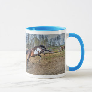 Taza Fotografía de acción del Stallion Equine de Pinto 