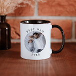 Taza Fotografía redonda moderna HARPER Mejor Café De Pa<br><div class="desc">Esta taza de cerámica tiene una foto redonda y un moderno tipo de letra minimalista con la frase "mejor padre de la historia". Reemplace fácilmente la foto en esta taza personalizable y cambie el tipo de letra o de texto si es necesario. Esta taza de café es el regalo perfecto...</div>