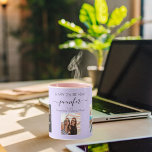 Taza Fotos de cumpleaños mejores amigos nombres violet<br><div class="desc">Un regalo de los amigos por el cumpleaños 21 de una mujer, celebrando su vida con 3 de sus fotos de ella, sus amigos, familia, interés o mascotas. Personalice y agregue su nombre, edad 21 y sus nombres. Fondo violeta de color lavanda. Su nombre está escrito con una escritura de...</div>