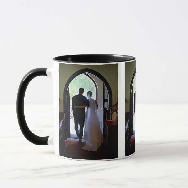 Taza Fotos personalizados de pareja casada abandonando  (Izquierda)