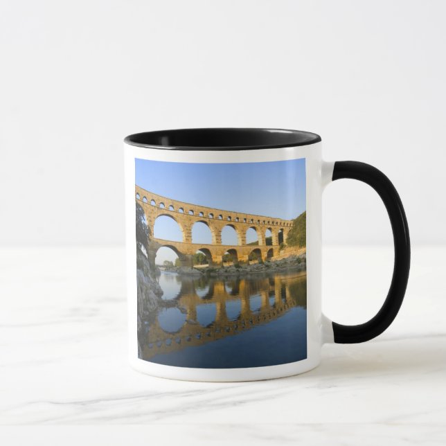 Taza Francia, Aviñón. El acueducto romano Pont du Gard (Derecha)