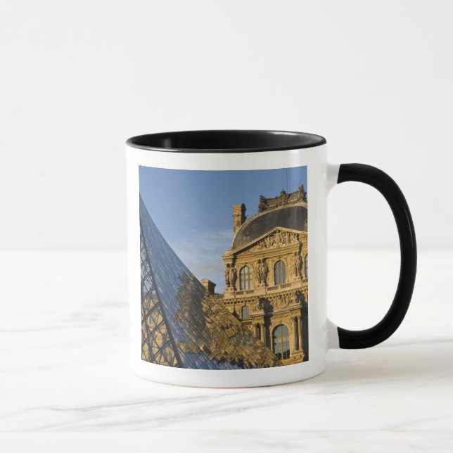Taza Francia, París, el Museo del Louvre y la Pirámide, (Derecha)