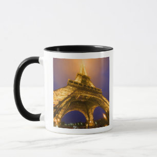 Taza Francia, París. Mirando hacia arriba desde la base