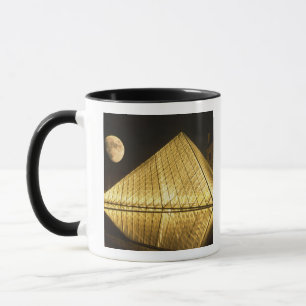 Taza Francia, París, Museo del Louvre, Noche