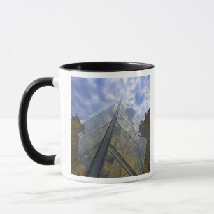 Taza Francia, París. Nubes se reflejan en el Louvre