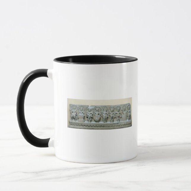 Taza Friso que representa nueve divinidades (Izquierda)