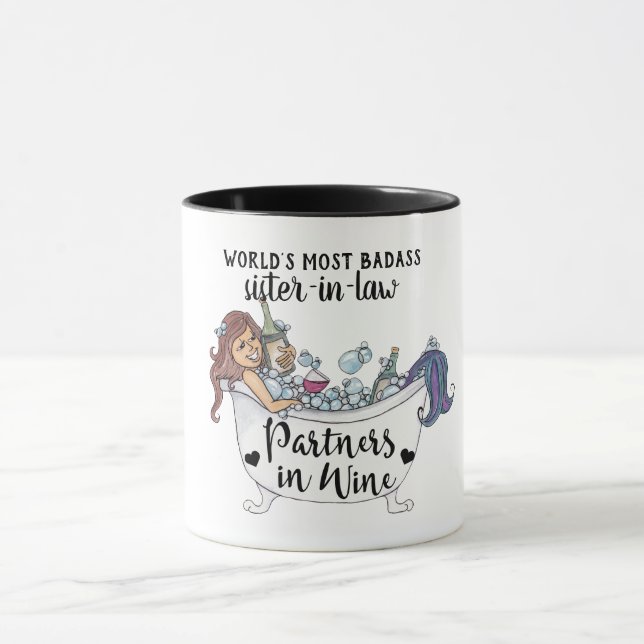 Taza Funny BADASS Sister-In-Law Partners In Wine (Centro)