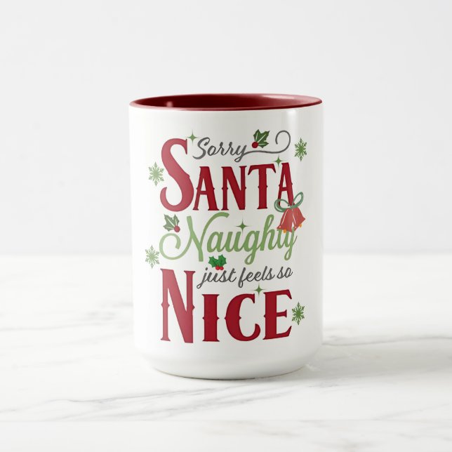 Taza Funny Christmas Quote Design with Naughty and Nice (Centro)
