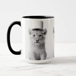 Taza Funny Lion Cub Wearing Toilet Paper Hat Minimalist