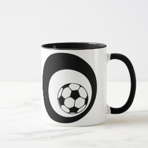 Taza fútbol. círculos negros.