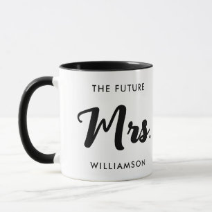 Taza Futuro Negro Blanco Sra. Apellido Casándose