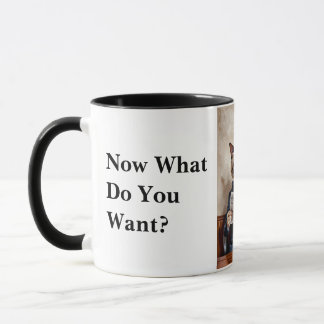 Taza Gato de oficina gruñón leyendo el periódico